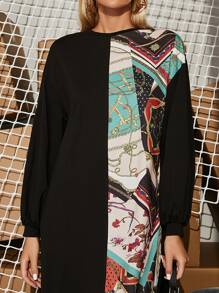 Mulvari Vestido con cadena con estampado de retazo de hombros caídos