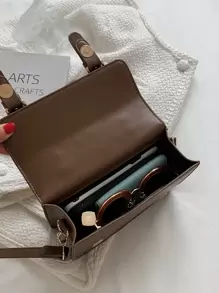 学院风女式 PU 翻盖扣手提包，适合少女、女大学生、新人及白领人士，非常适合大学、通勤、商务休闲女包，适合办公室、商务和工作