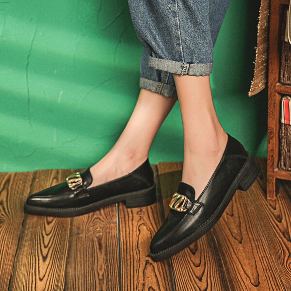 

Chain Decor Loafers, Black