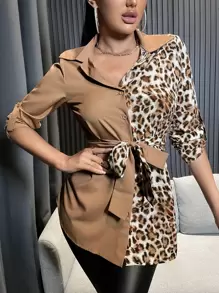 Blusa larga con estampado de leopardo en contraste con cinturón - Multicolor - Ver 1