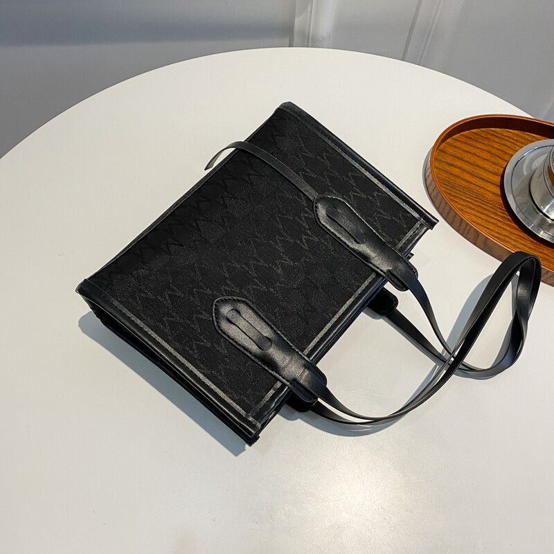 

Minimalist Shoulder Bag, Black