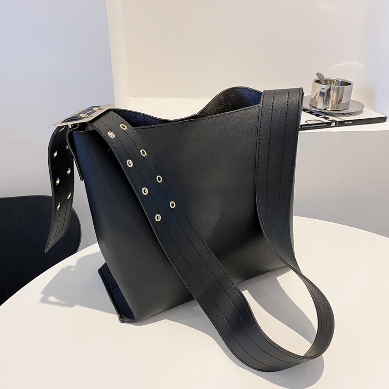 

Minimalist Shoulder Bag, Black