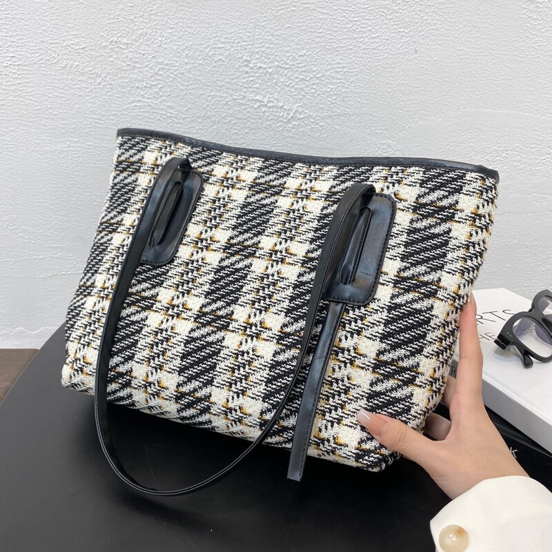 

Tweed Plaid Pattern Shoulder Bag, Black