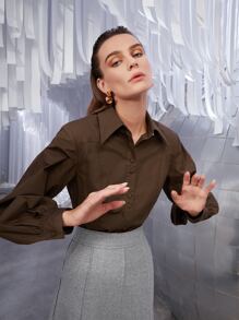 SHEIN Camisa unicolor con botón delantero de manga farol - Café integral - Ver 1