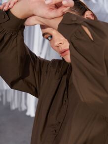 SHEIN Camisa unicolor con botón delantero de manga farol - Café integral - Ver 3