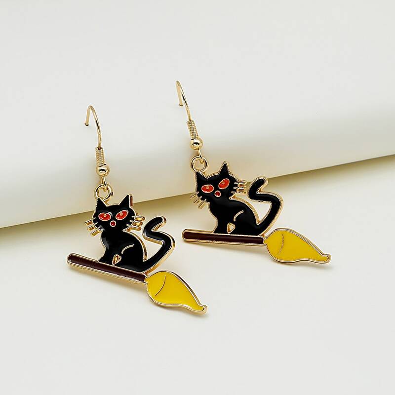 

Cat Drop Earrings, Black