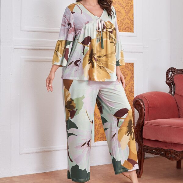 

Plus Floral Print Trumpet Sleeve Tie Front PJ Set, Multicolor
