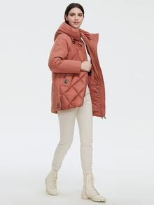 GASMAN 標語圖案貼布細節插肩袖抽繩連帽絎縫外套 - 紅木色 - 查看 3