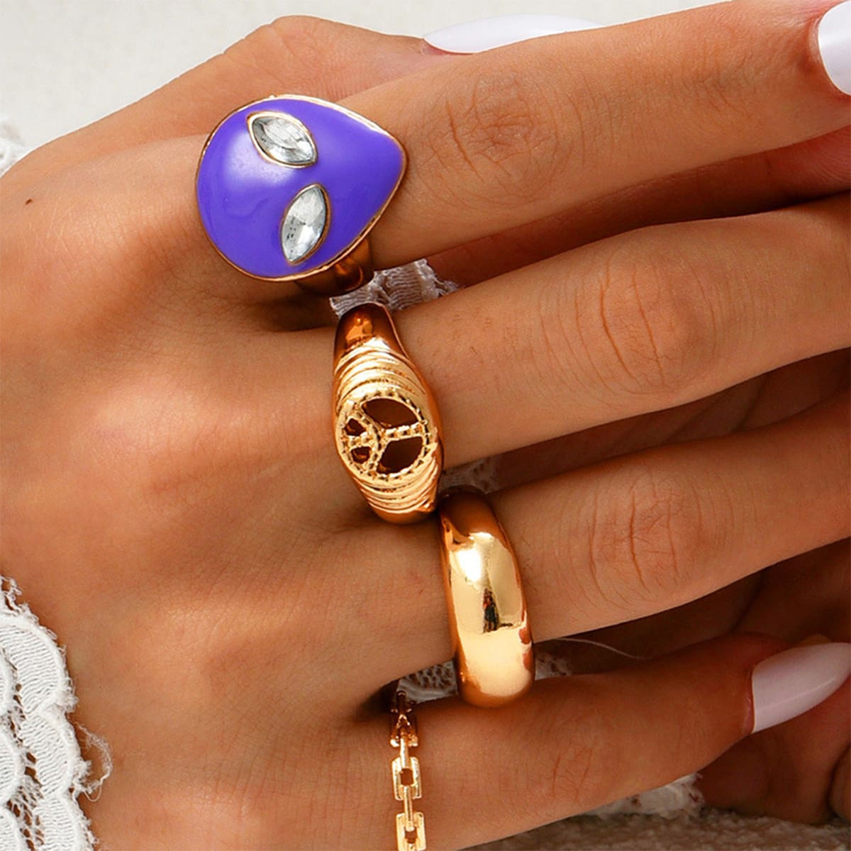 

4pcs Alien Decor Ring, Multicolor