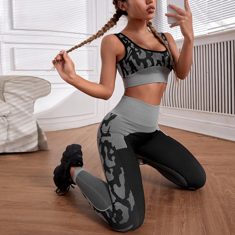 

Seamless High Stretch Graphic Print Sports Bra & Leggings, Multicolor