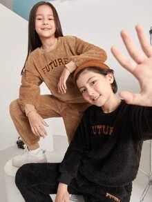 SHEIN 女孩1入組字母刺繡毛絨套頭衫和1入組束腳褲 - 摩卡棕 - 查看 2