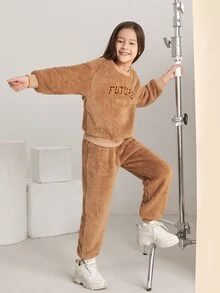 SHEIN 女孩1入組字母刺繡毛絨套頭衫和1入組束腳褲 - 摩卡棕 - 查看 7