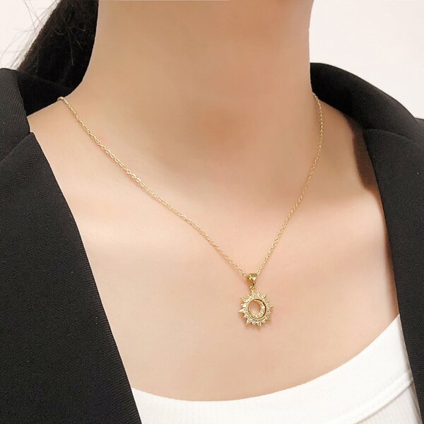 

Zircon Decor Sun Pendant Necklace, Gold