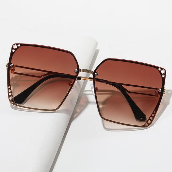 

Hollow Out Frame Sunglasses
