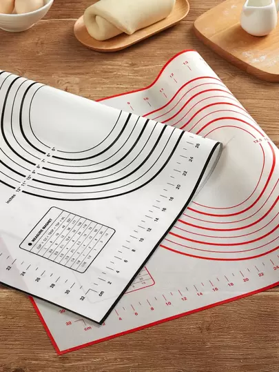 1 件铂金硅胶揉面垫，随机红色或黑色