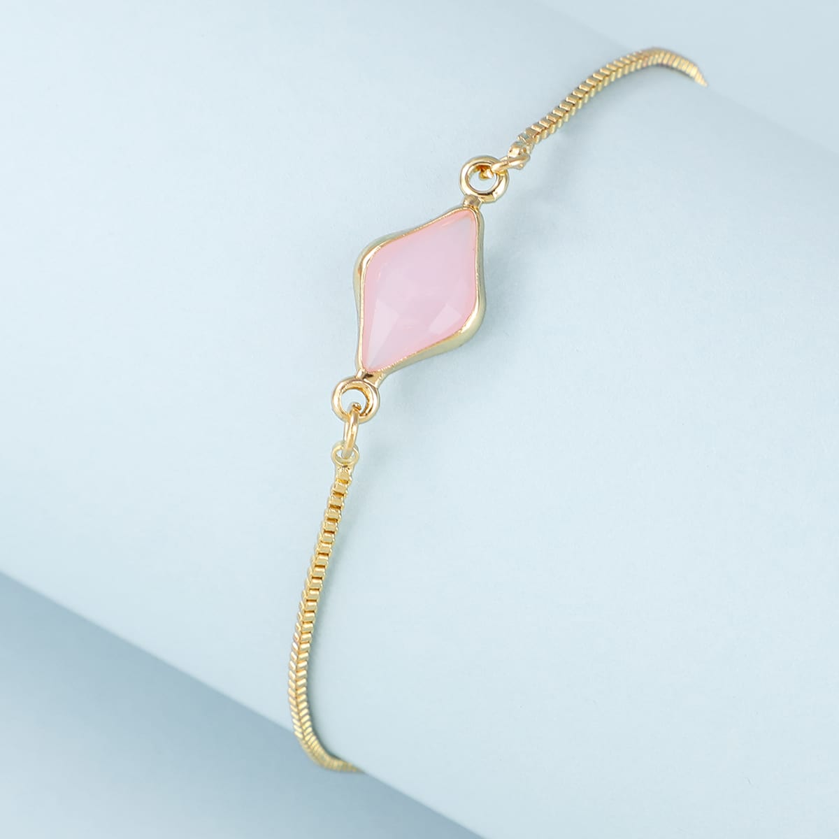 Браслет с геометрическим декором