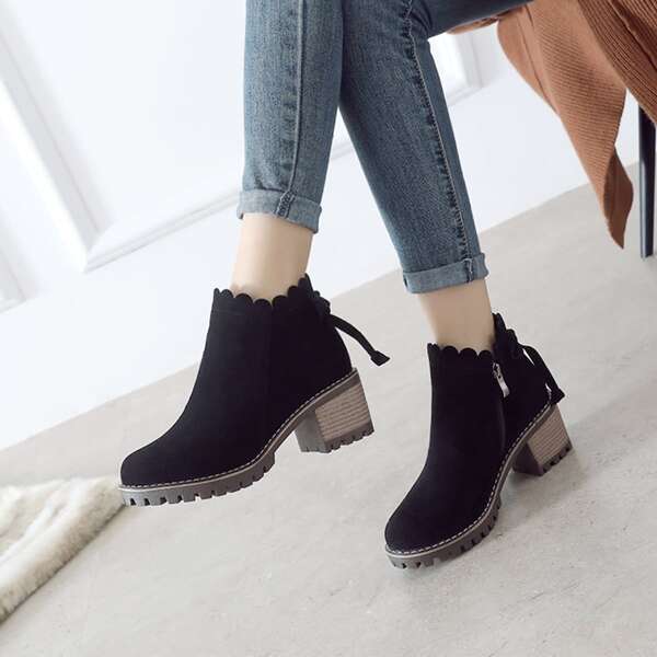 

Minimalist Tie Back Chunky Boots, Black