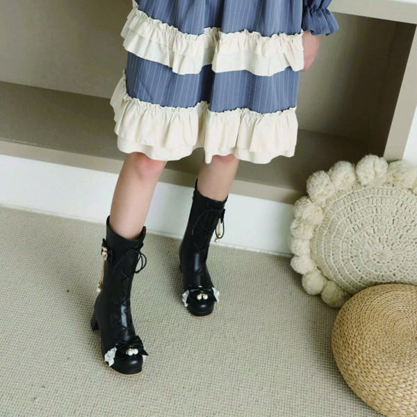 

Bow & Ruffle Decor Lace Up Front Chunky Heeled Boots, Black