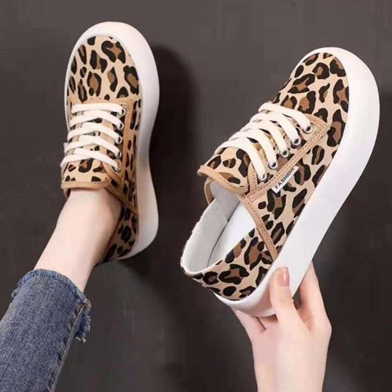 

Leopard Graphic Canvas Shoes, Khaki