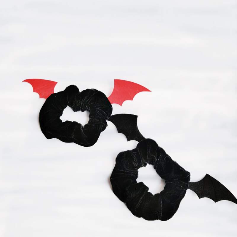 

2pcs Bat Decor Scrunchie, Multicolor