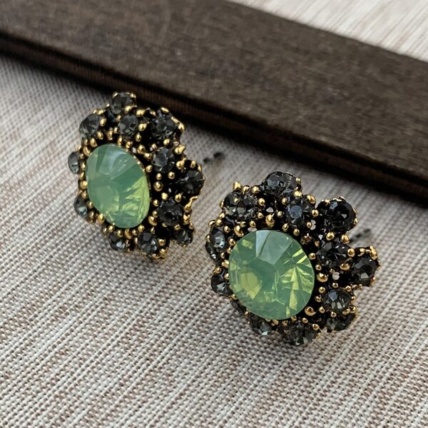

Rhinestone Decor Stud Earrings, Green