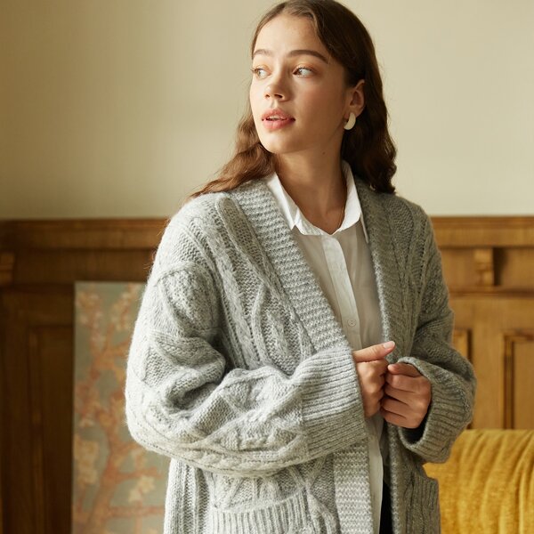 

Cable & Argyle Knit Dual Pocket Drop Shoulder Cardigan, Light grey