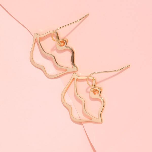 

Lip Design Drop Earrings, Gold