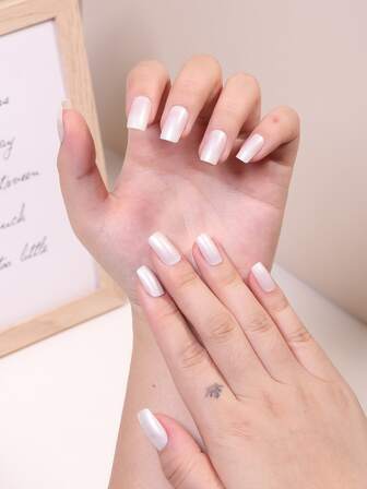 提升你風格帶24入組短方形白色極光珍珠素色水潤光澤假指甲和1張膠帶