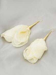 Pendientes con colgantes de flores de tela para el Día de San Valentín - Beis - Ver 2