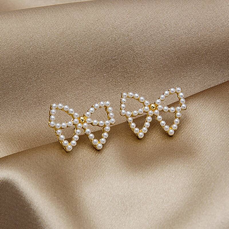 

Bow Decor Earrings, White