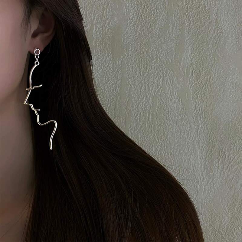 

Figure Design Drop Earrings, Silver