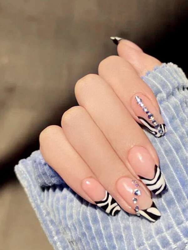 24ピース シマウマストライプ ネイルチップ 1個 テープ