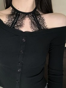 Kaos Halter dengan Kancing Depan dan Panel Renda - Hitam - View 2