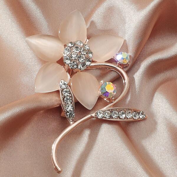 

Rhinestone Flower Decor Brooch, Beige