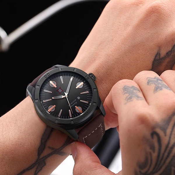 

Men Round Pointer Date Quartz Watch