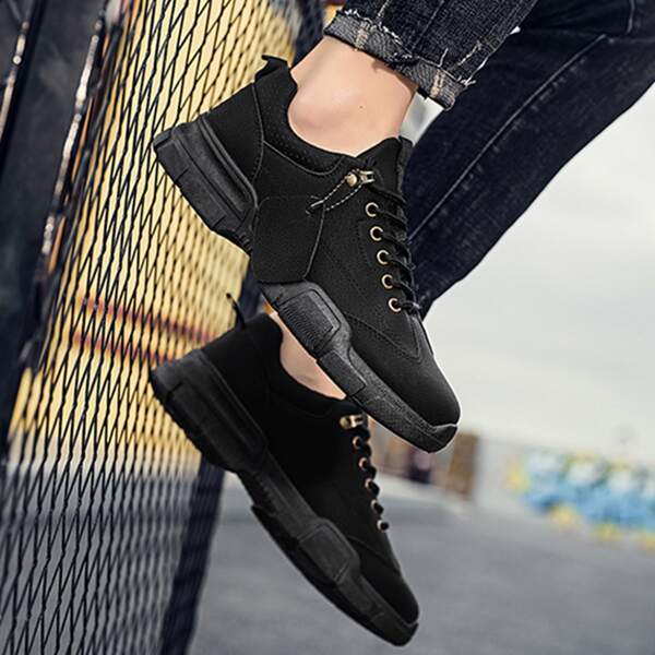 

Men Minimalist Lace-up Front Low Top Sneakers, Black