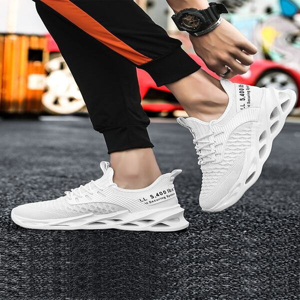 

Men Breathable Letter Graphic Lace-up Front Sneakers, White