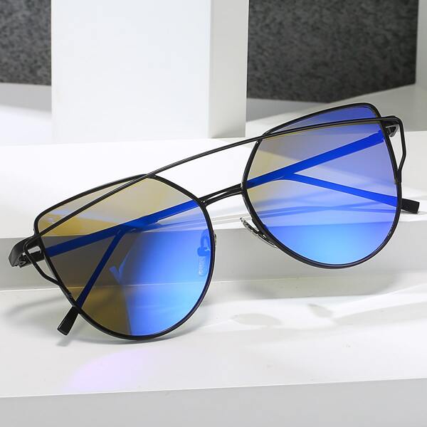 

Metal Frame Tinted Lens Sunglasses