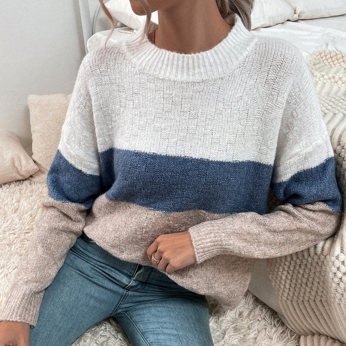 Контрастный свитер