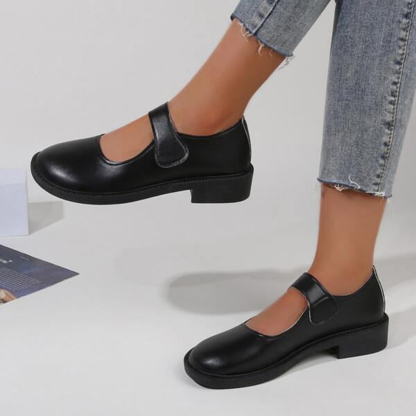 

Minimalist Mary Jane Flats, Black