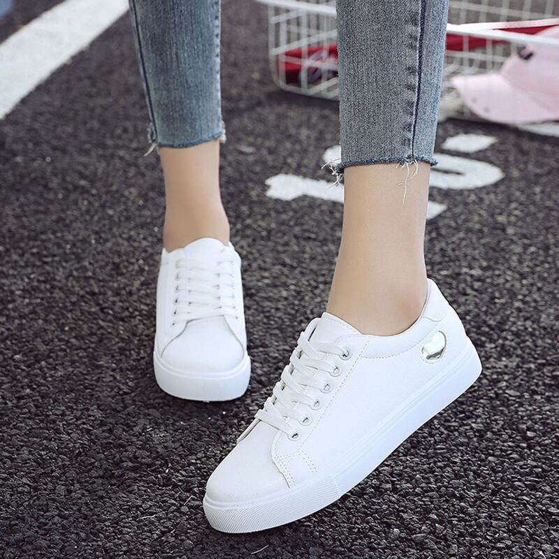 

Heart Graphic Skate Shoes, White