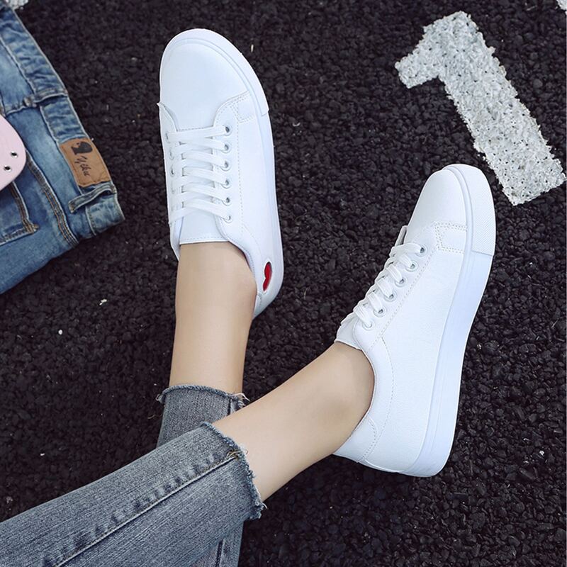 

Heart Graphic Skate Shoes, White