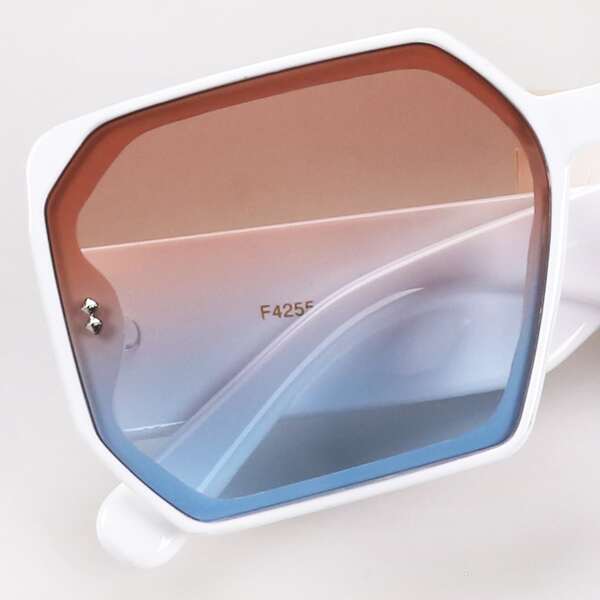 

Ombre Lens Square Frame Sunglasses