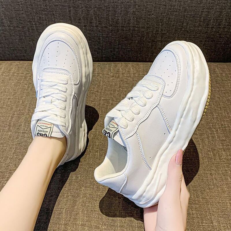

Minimalist Lace Up Front Skate Shoes, White