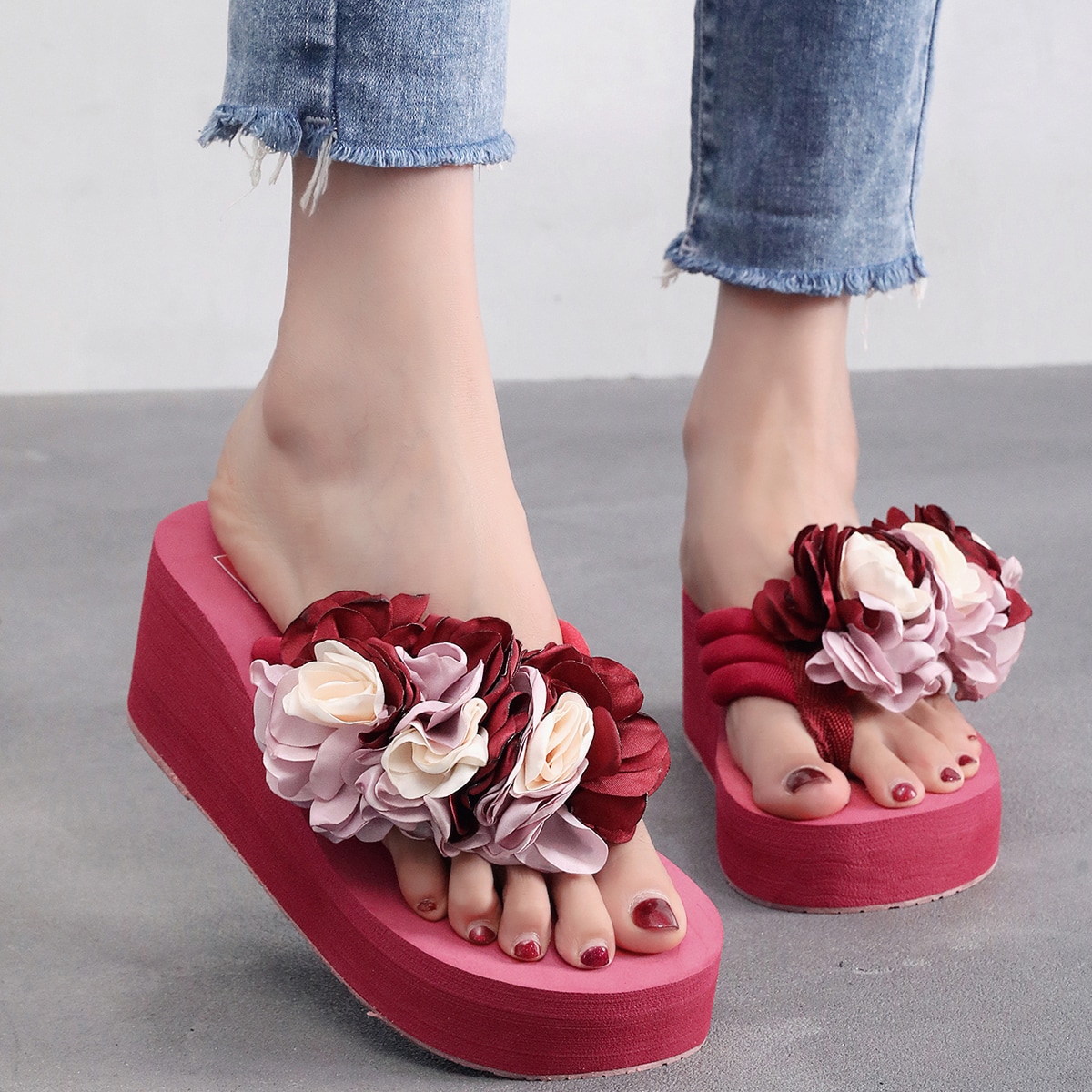 Вьетнамки с цветком на платформе