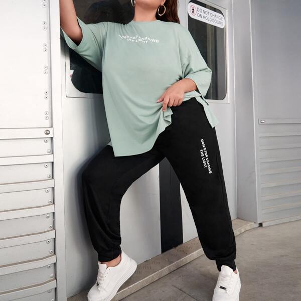 

Plus Slogan Graphic Drop Shoulder Split Hem Tee & Sweatpants, Multicolor