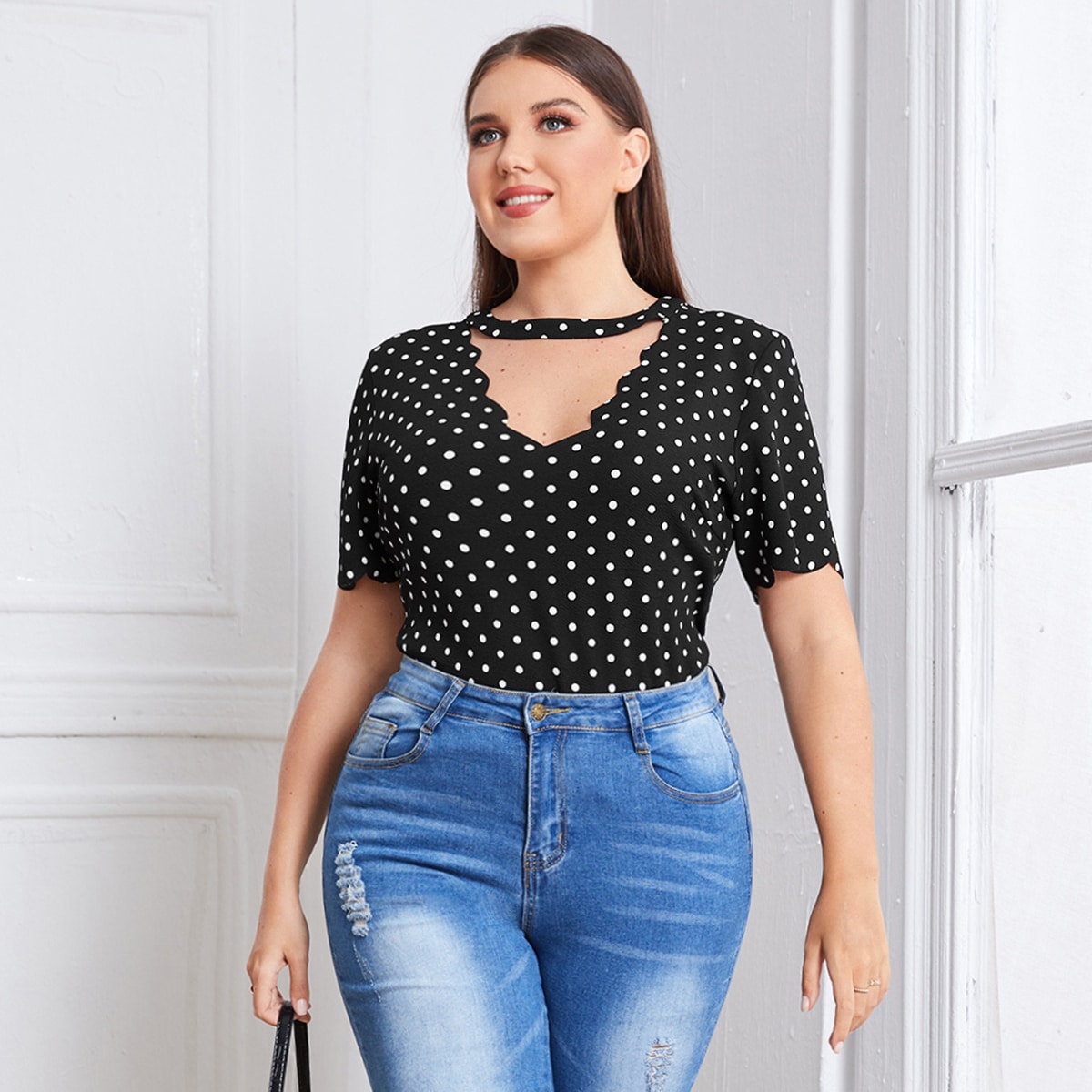 размера плюс Блуза в горошек с разрезом