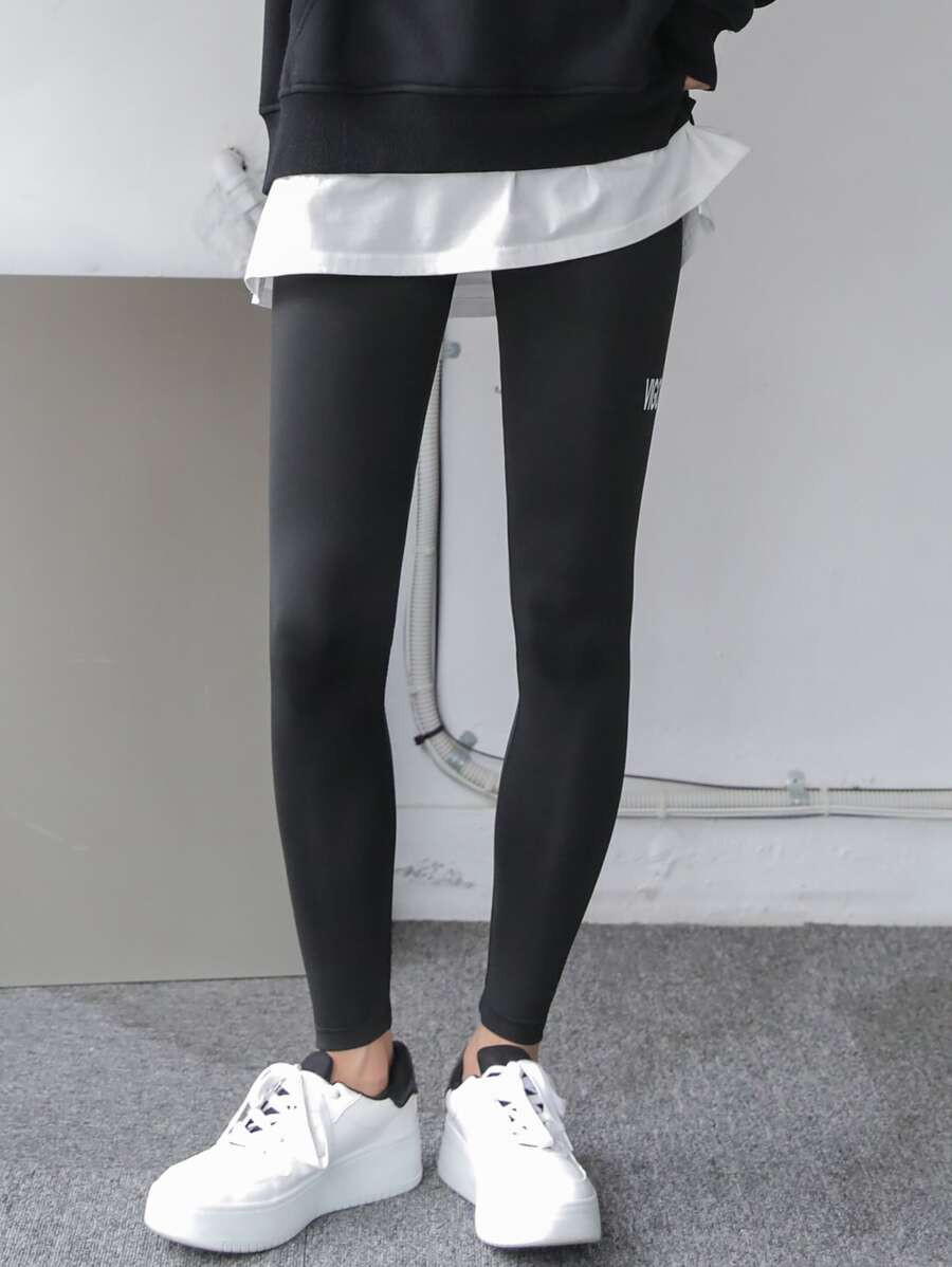 DAZY Mallas Gráficas Con Cintura Alta Con Letras - Negro - Ver 1