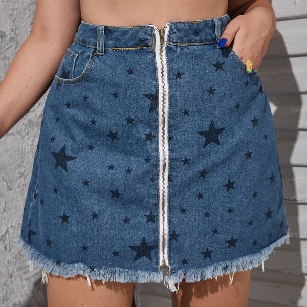 

Plus High Waist Star Print Raw Trim Denim Skirt, Medium wash