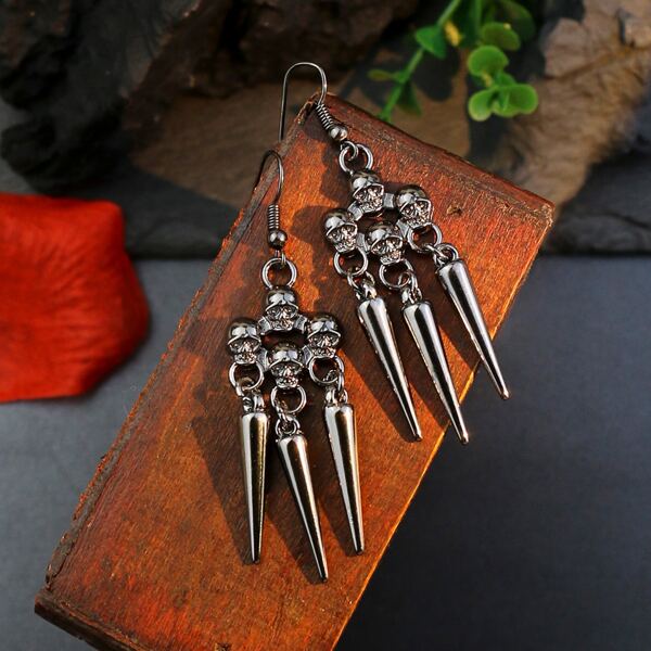 

Skull Decor Drop Earrings, Gun black